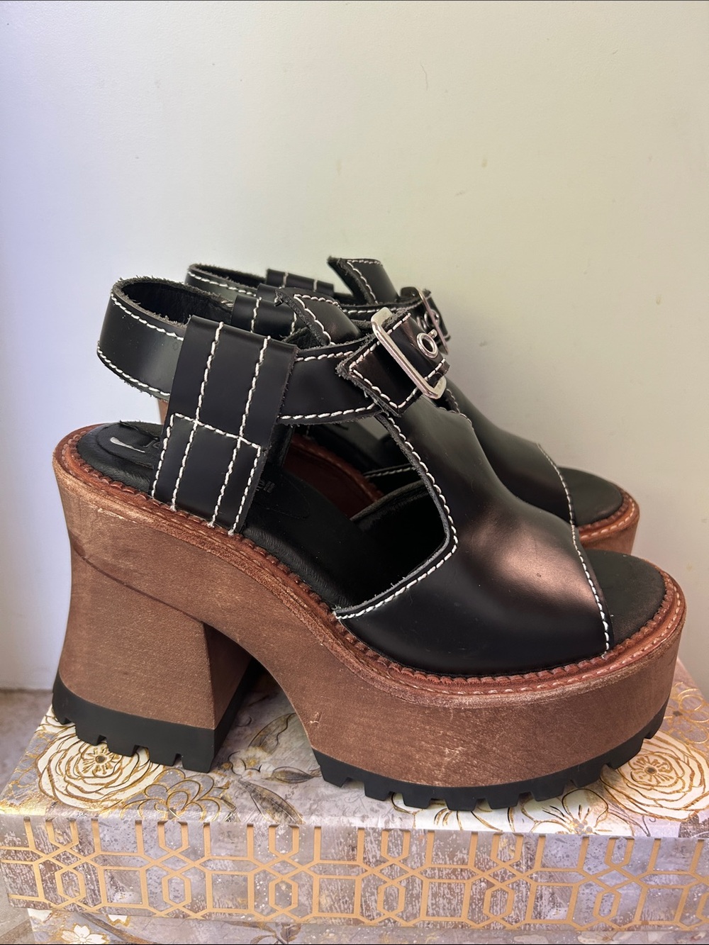 Jeffrey Campbell  Sciuto Y2K Style Lug Chunky Platform Sandals Womens size 7.
